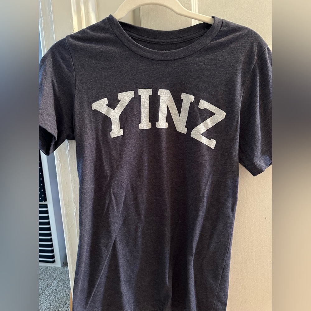 Steel City brand Women’s “Yinz” T. Size XS